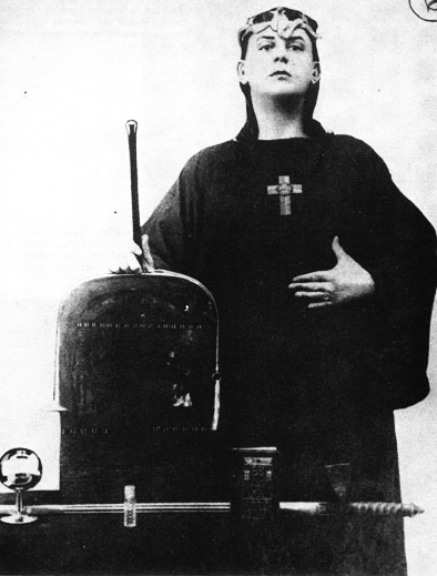 Aleister_Crowley_1.png