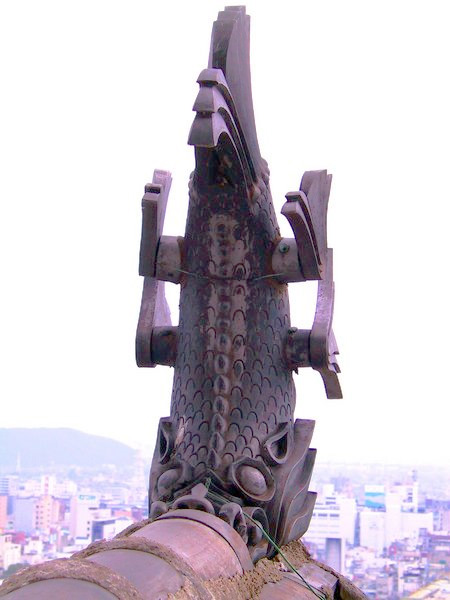 Himeji_Castle_gargoyle.jpg