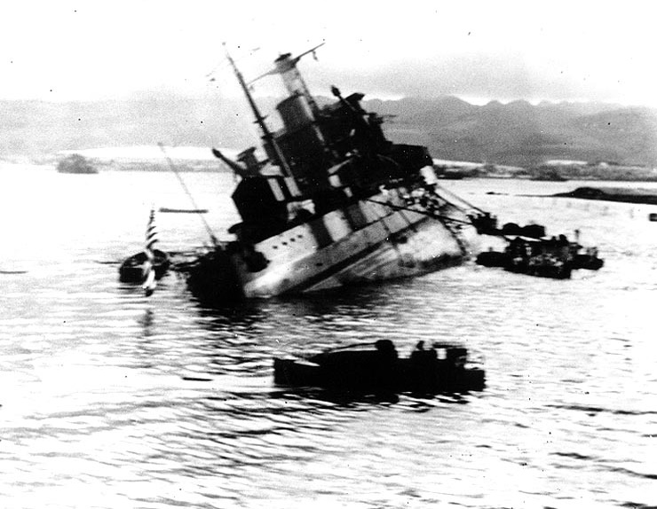 Uss_utah_bb_capsizing.jpg